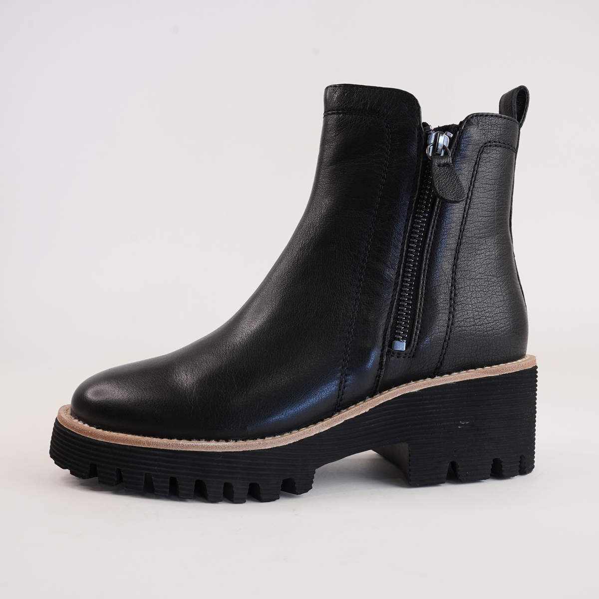 Waizey Black Leather Ankle Boots - DJANGO AND JULIETTE | Shouz