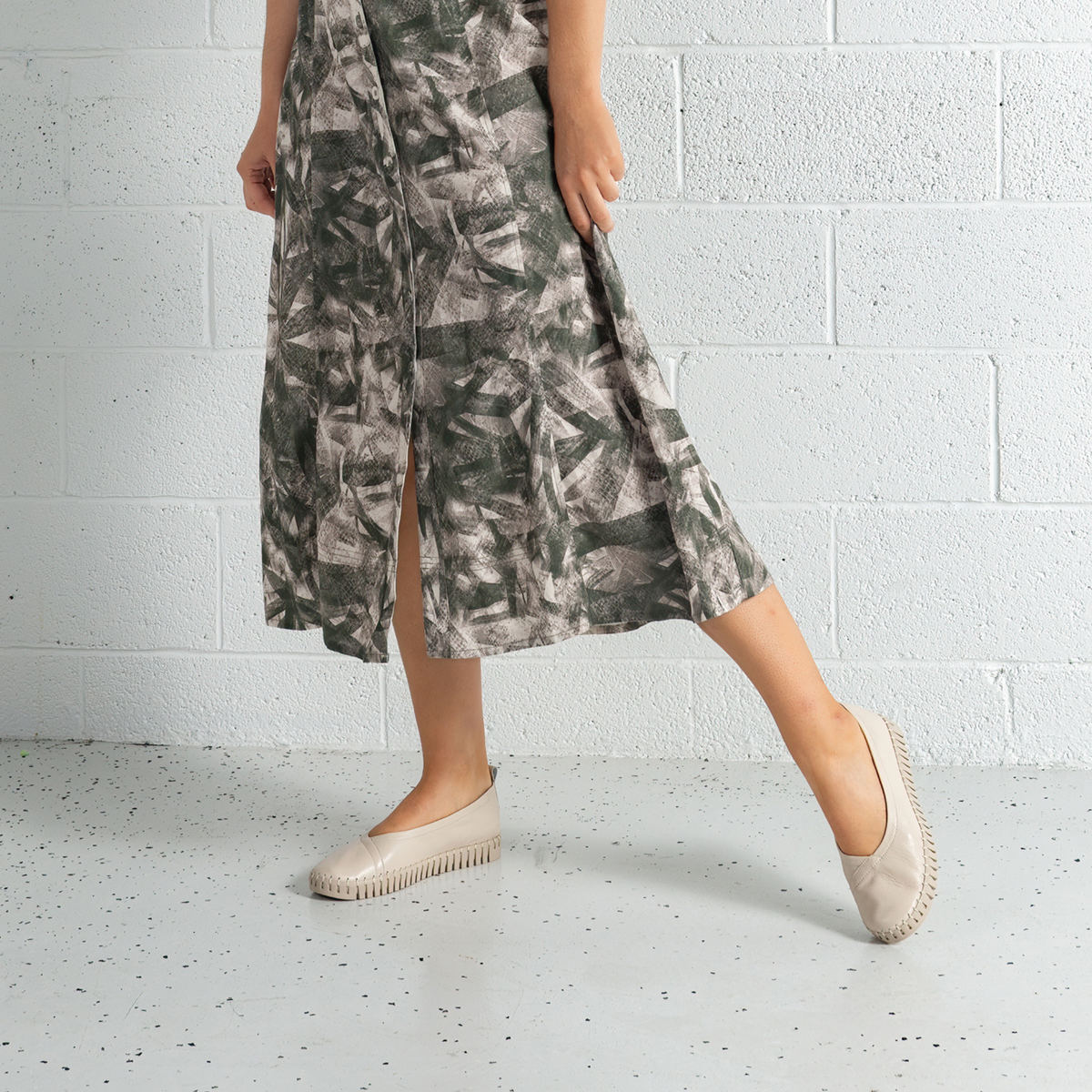 Heaton Milk/ Milk Ballet Flats - DJANGO AND JULIETTE | Shouz