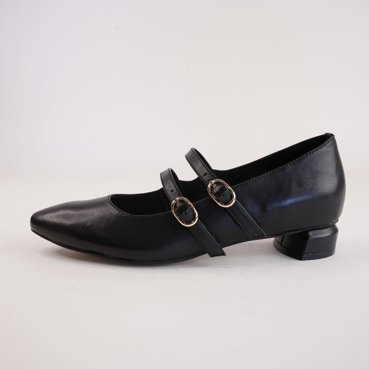 Fuela Black Leather Flats - DJANGO AND JULIETTE | Shouz