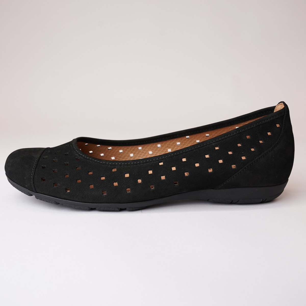 Skylar Schwarz Nubuck Ballet Flats - GABOR | Shouz