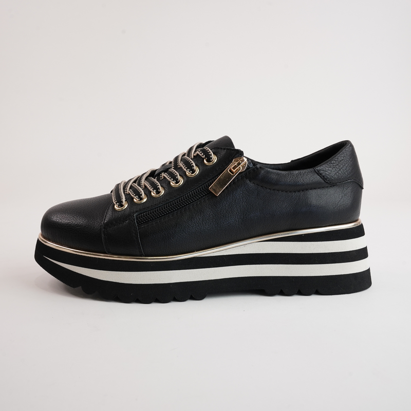 Eammes Black Leather Sneakers