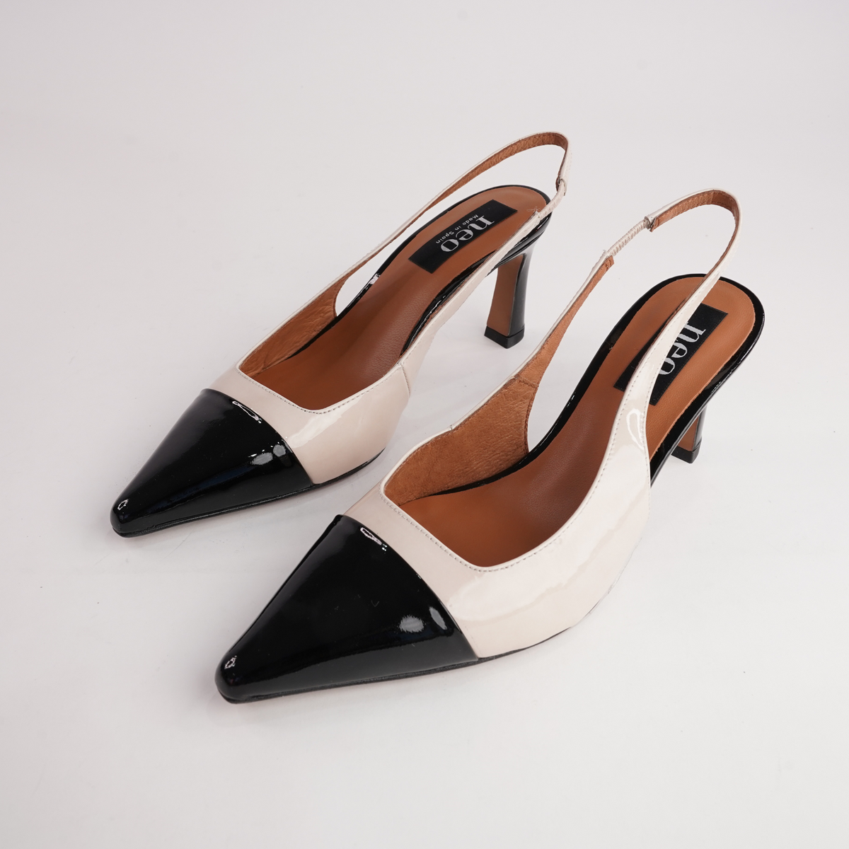 Ag-24547 Black Patent/ Bone Patent Leather Heels - NEO | Shouz