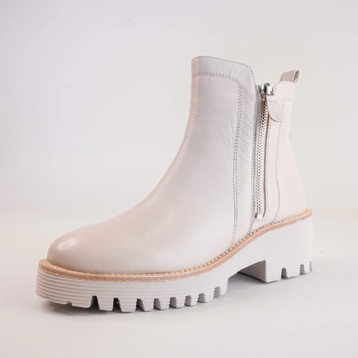 Waizey Nougat Leather Ankle Boots - DJANGO AND JULIETTE | Shouz