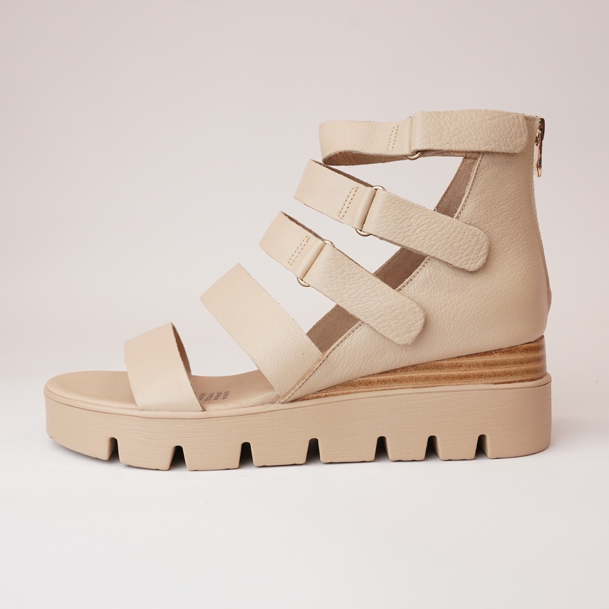 Raafe Camel Leather Sandals - DJANGO AND JULIETTE | Shouz