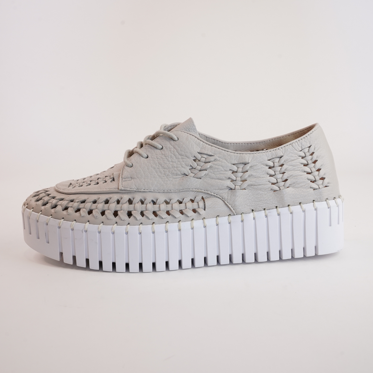 Brodies Almond Leather Sneakers - DJANGO AND JULIETTE | Shouz