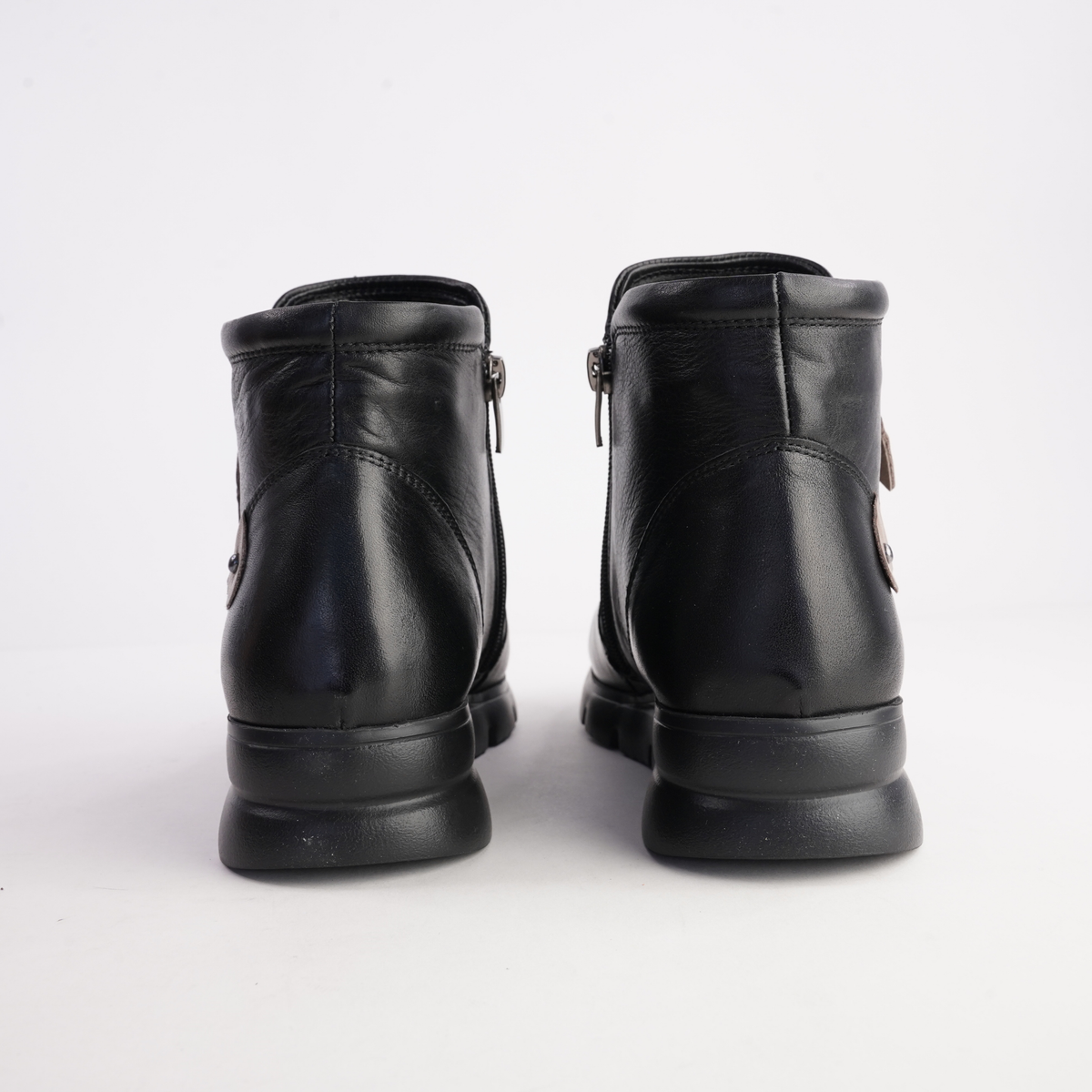 Eddie Black Leather Ankle Boots - SALA | Shouz