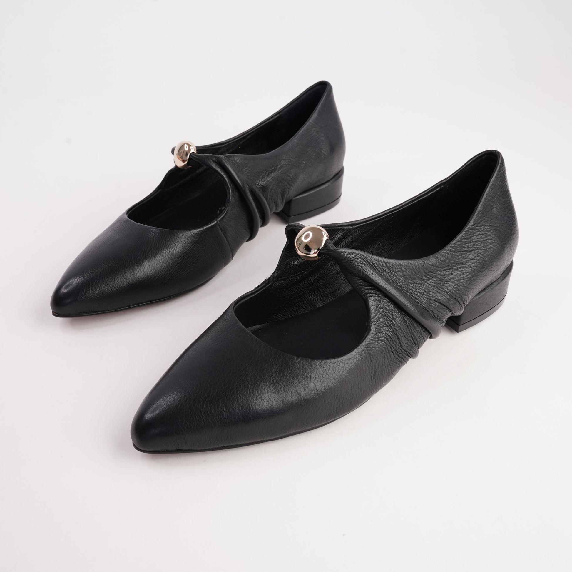 Estrela Black Leather Flats - DJANGO AND JULIETTE | Shouz
