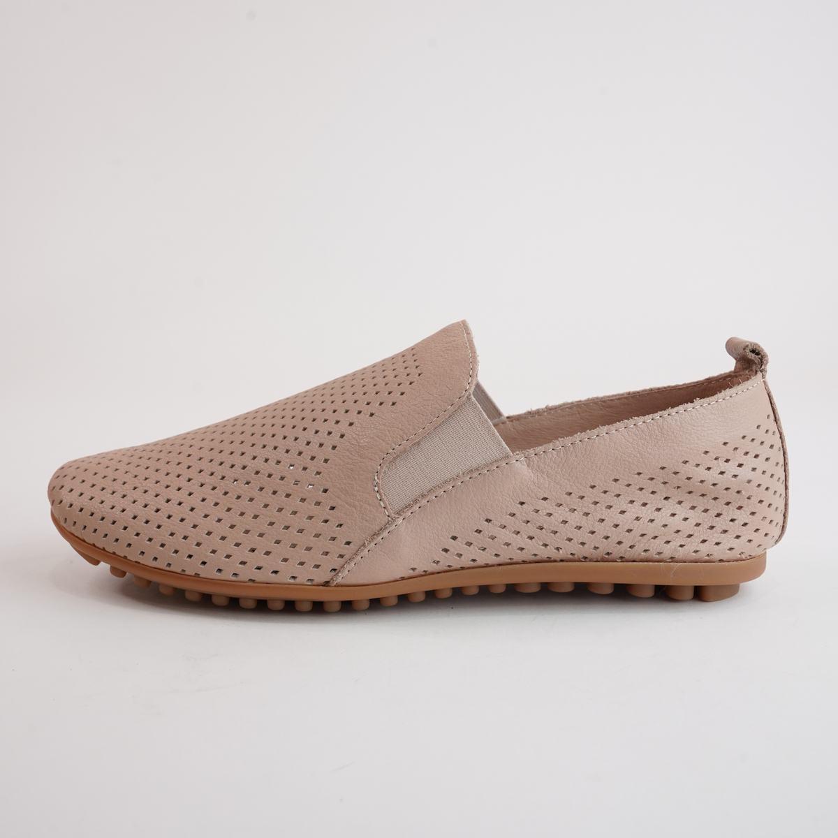 Bescara Cappuccino Leather Flats - DJANGO AND JULIETTE | Shouz