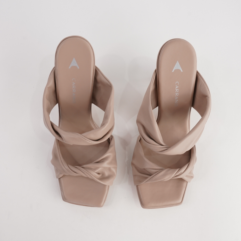 513109 Bella Leather Heels