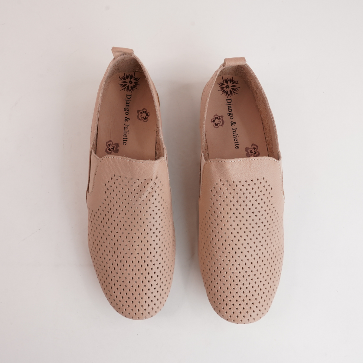 Bescara Cappuccino Leather Flats - DJANGO AND JULIETTE | Shouz