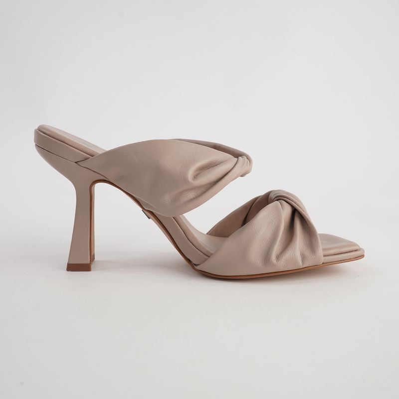 513109 Bella Leather Heels
