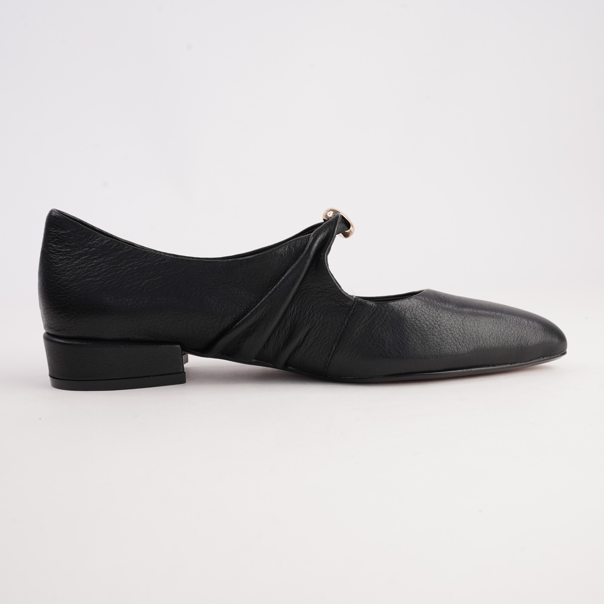 Estrela Black Leather Flats - DJANGO AND JULIETTE | Shouz