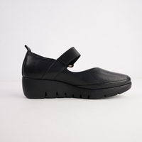 Solo Black Leather Flats - SALA | Shouz