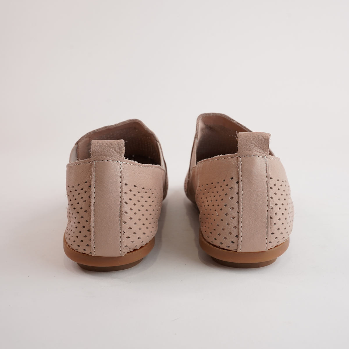 Bescara Cappuccino Leather Flats - DJANGO AND JULIETTE | Shouz