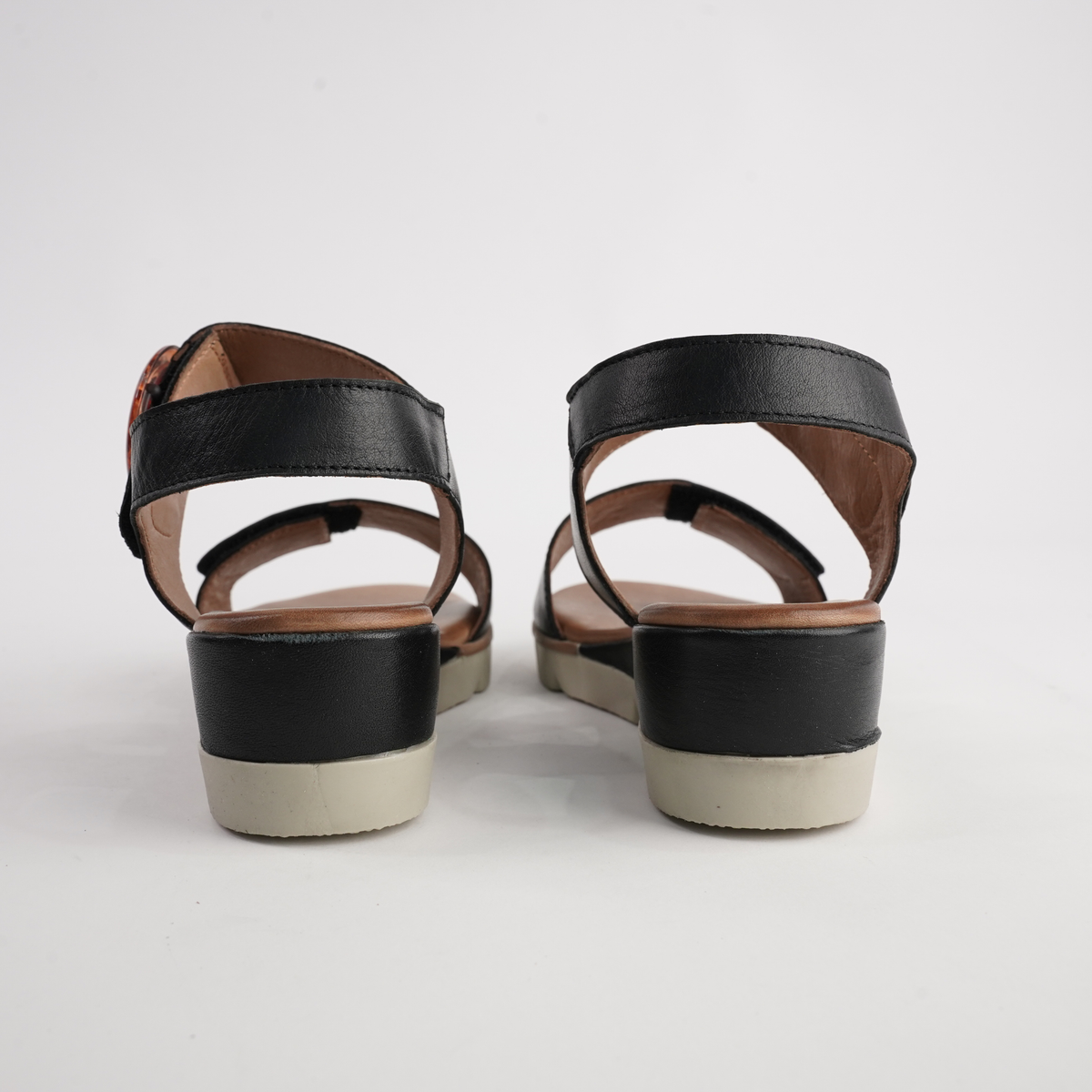 Diana Black Leather Sandals - SALA | Shouz