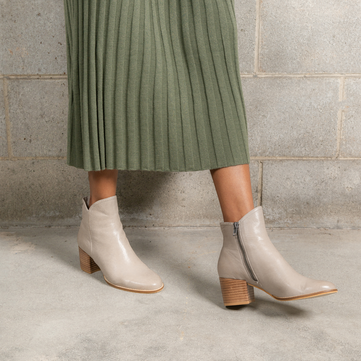 Mockas Taupe Leather Ankle Boots - DJANGO AND JULIETTE | Shouz