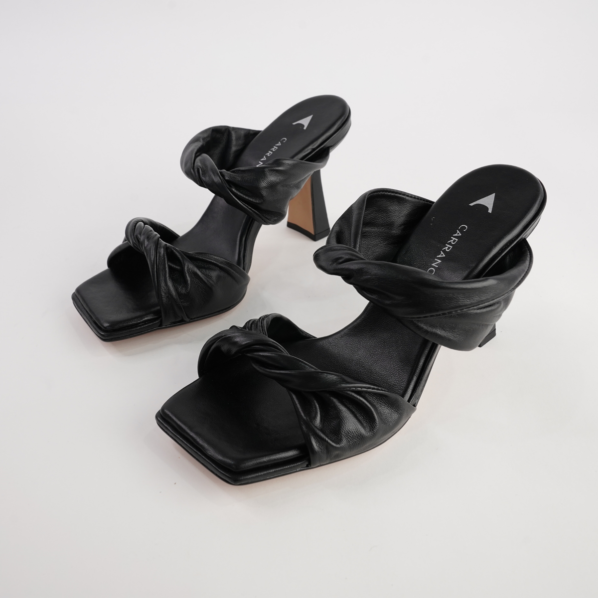 513109 Black Leather Heels