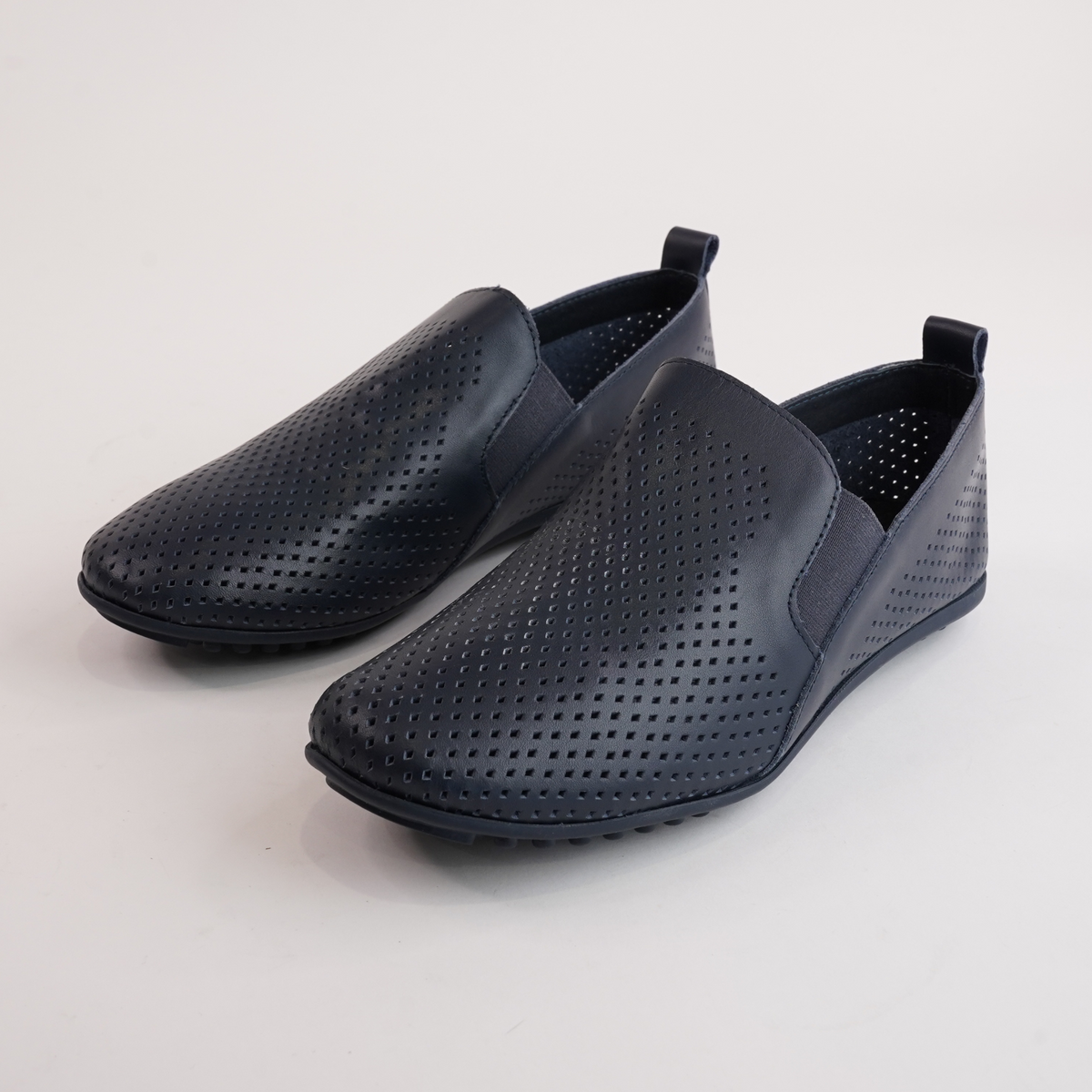 Bescara Navy Leather Flats - DJANGO AND JULIETTE | Shouz
