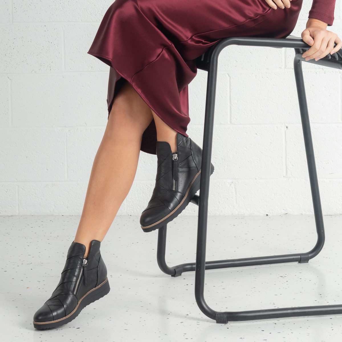 Omeah Black/ Black Leather Ankle Boots