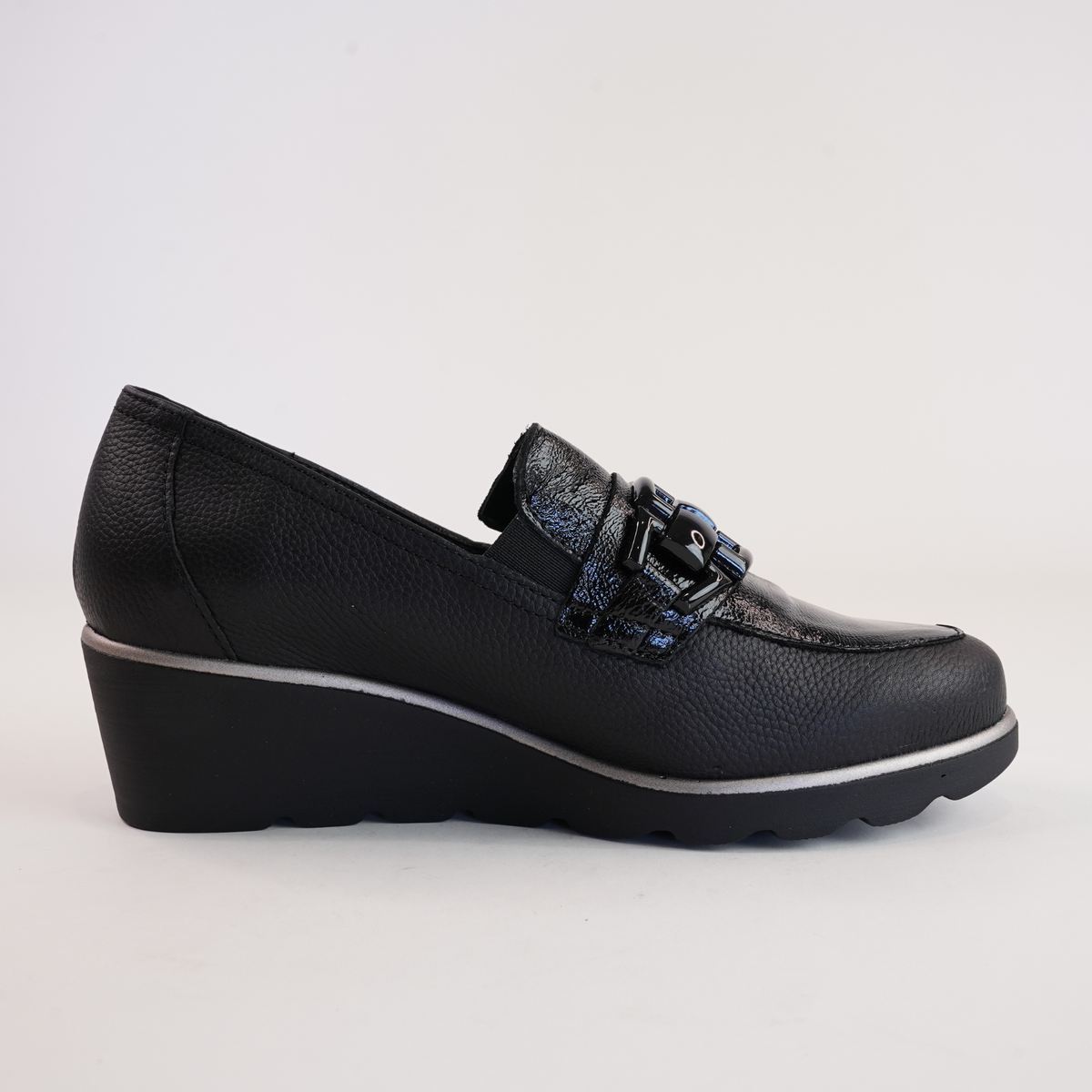 4668 Black Leather/black Patent Loafers