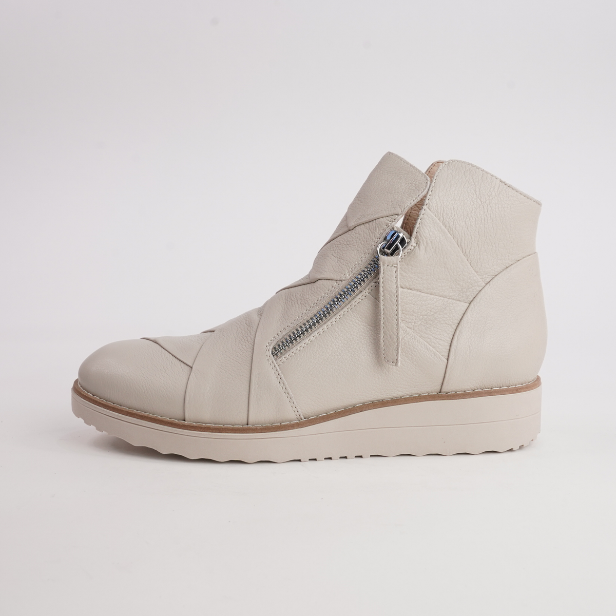 Omeah Vanilla Leather Ankle Boots