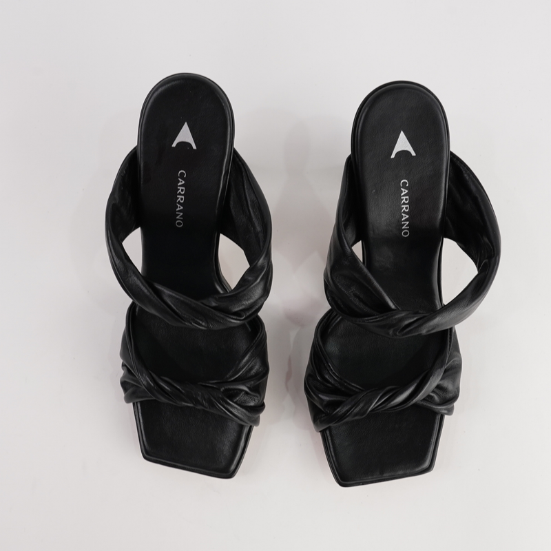 513109 Black Leather Heels