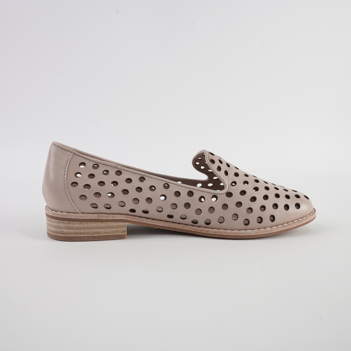Ariah Nude Leather Loafers - DJANGO AND JULIETTE | Shouz