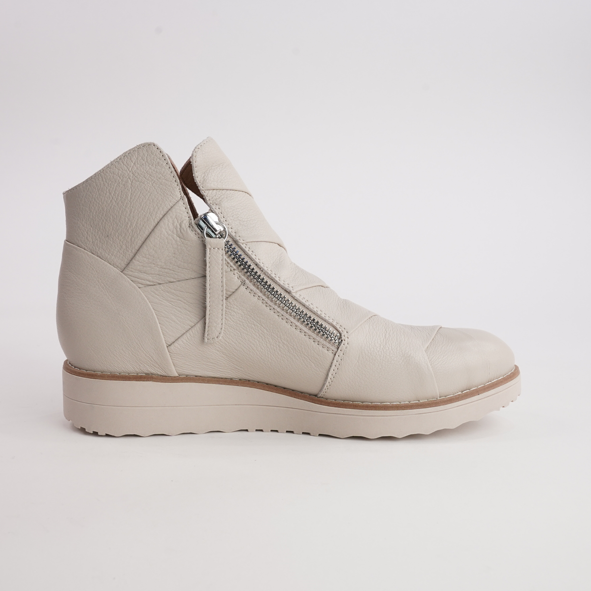 Omeah Vanilla Leather Ankle Boots