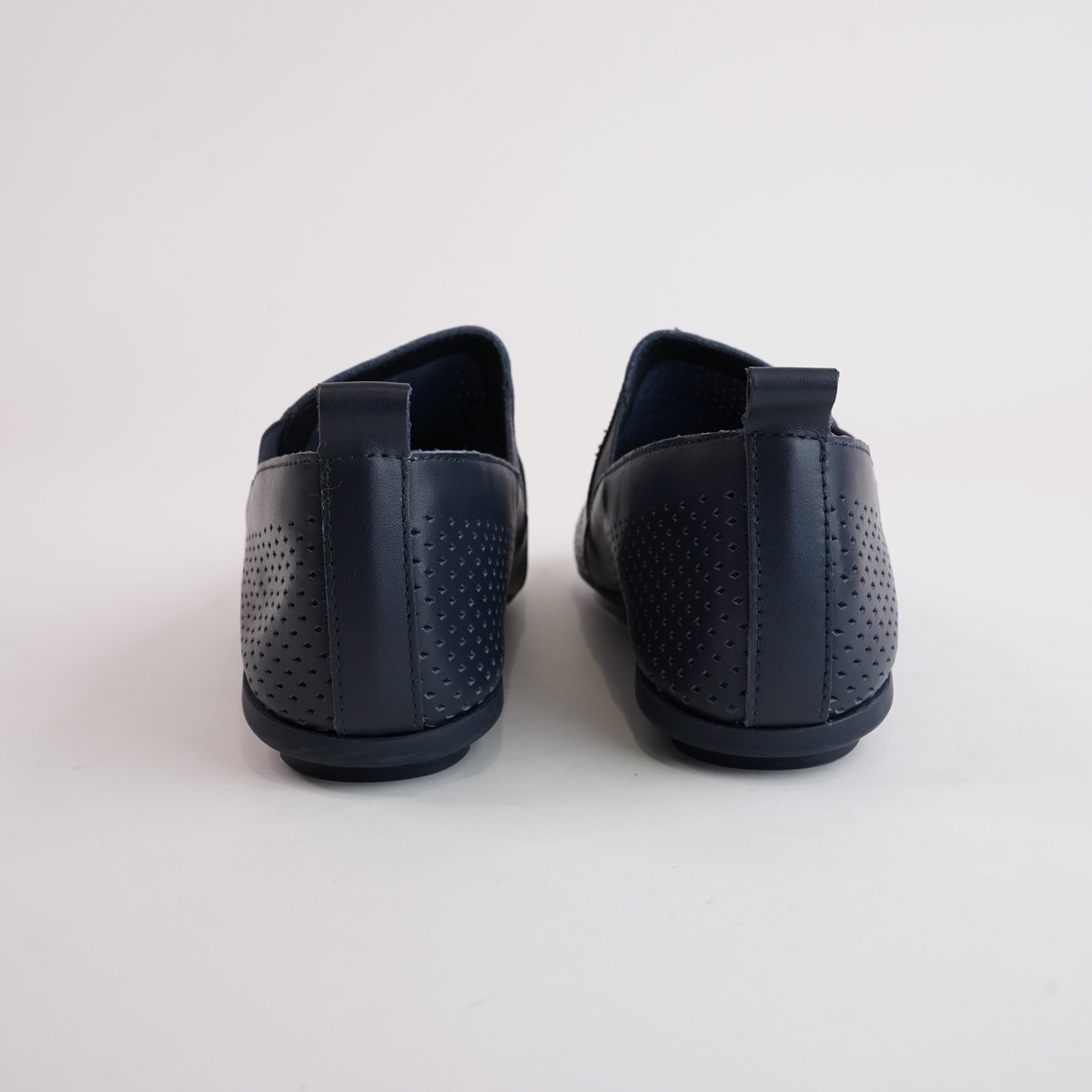 Bescara Navy Leather Flats - DJANGO AND JULIETTE | Shouz