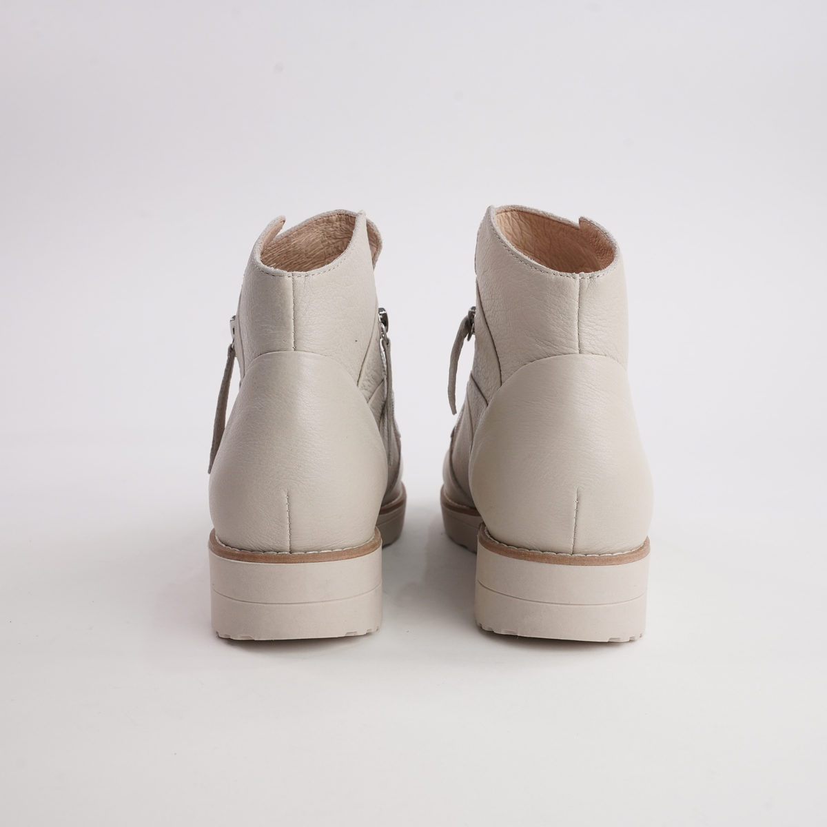 Omeah Vanilla Leather Ankle Boots