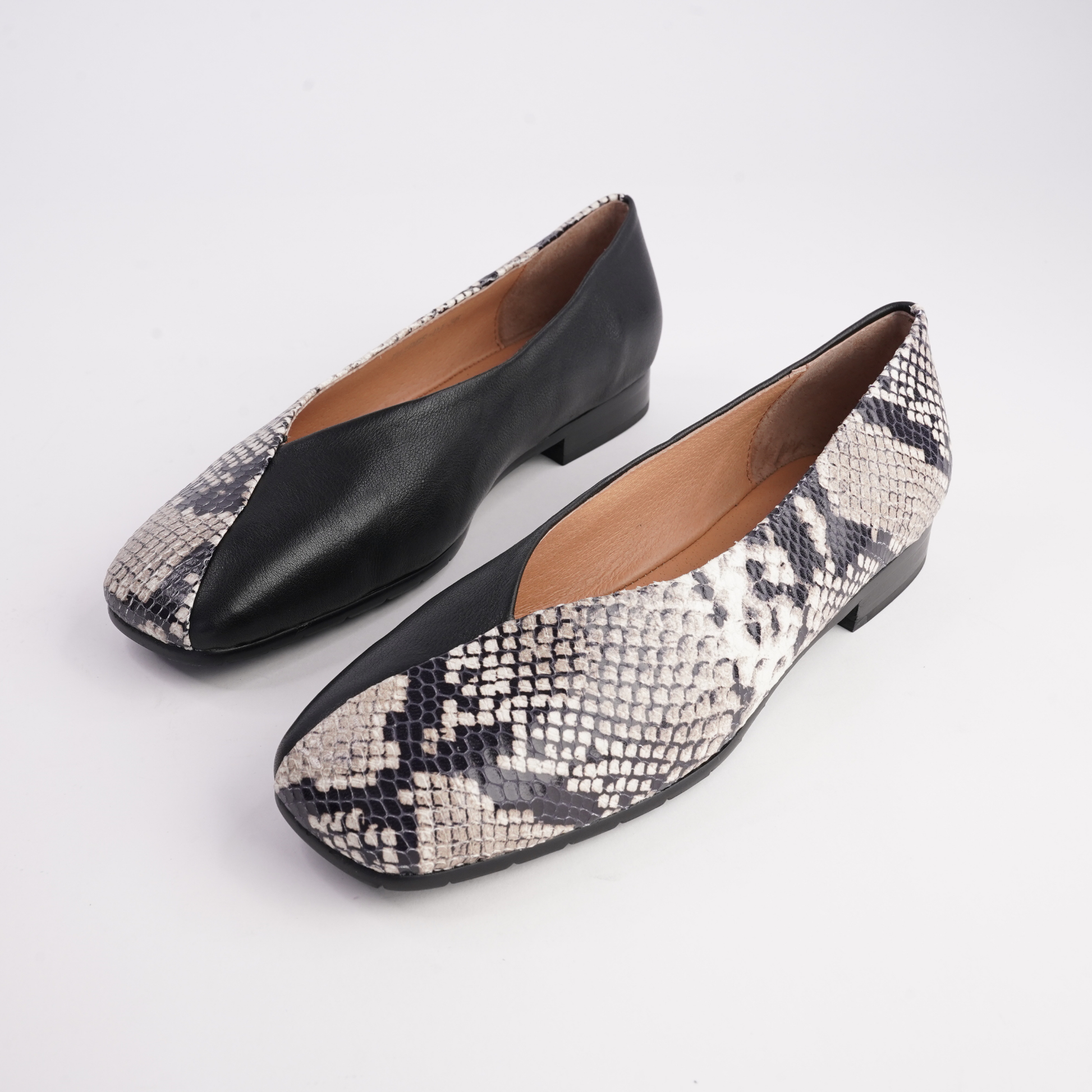 Paydes Black White Snake/ Black Leather Flats - DJANGO AND JULIETTE | Shouz