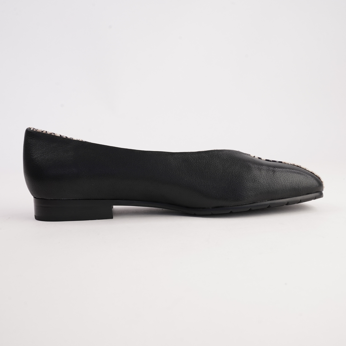 Paydes Black White Snake/ Black Leather Flats - DJANGO AND JULIETTE | Shouz