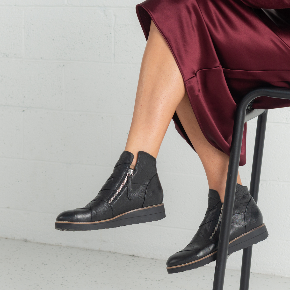 Omeah Black/ Black Leather Ankle Boots