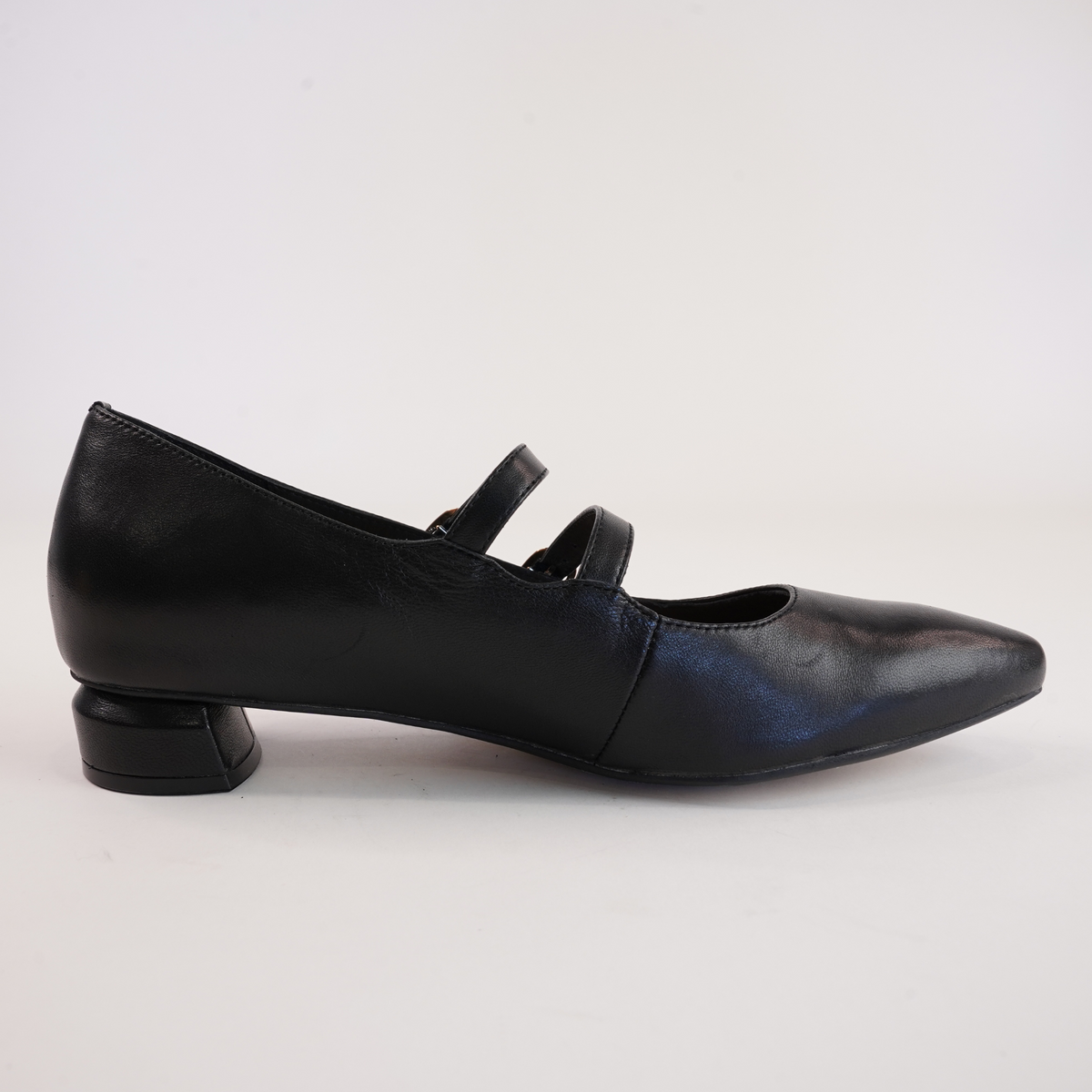 Fuela Black Leather Flats - DJANGO AND JULIETTE | Shouz