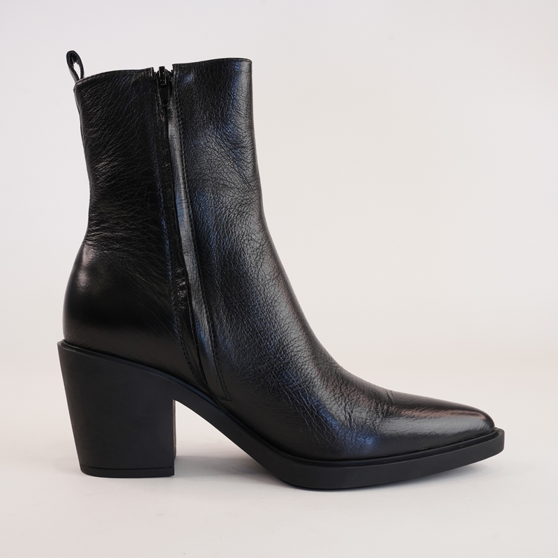 Lissbon Black Leather Ankle Boots