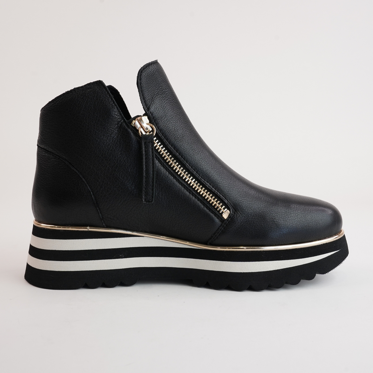 Evol Black Leather Ankle Boots - DJANGO AND JULIETTE | Shouz