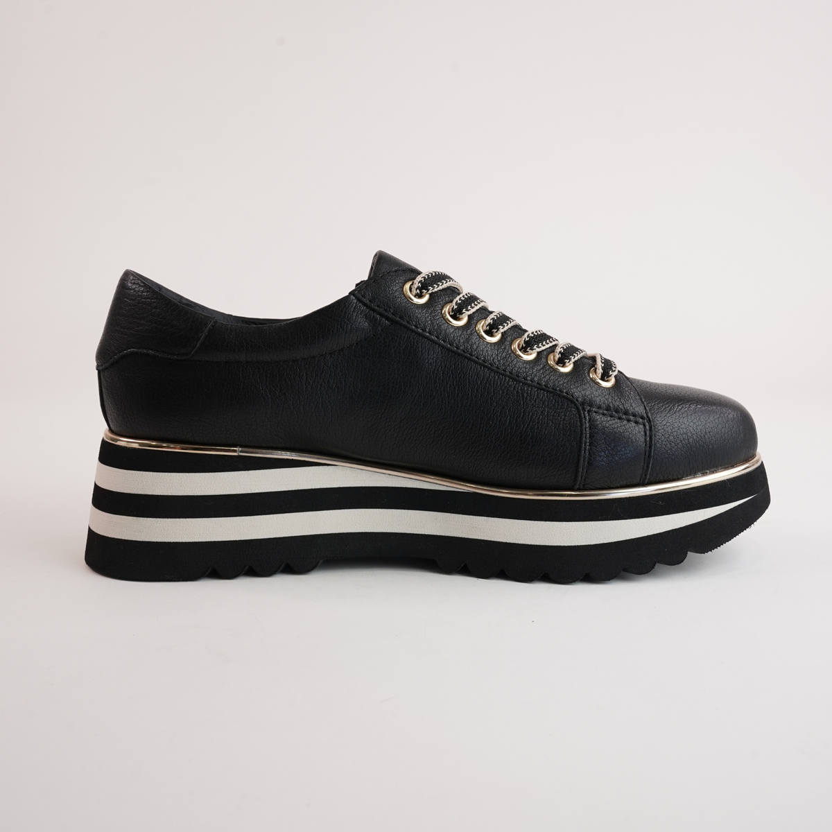 Eammes Black Leather Sneakers - DJANGO AND JULIETTE | Shouz