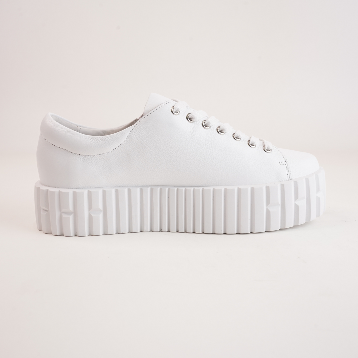 Bongoe White Leather Sneakers - DJANGO AND JULIETTE | Shouz
