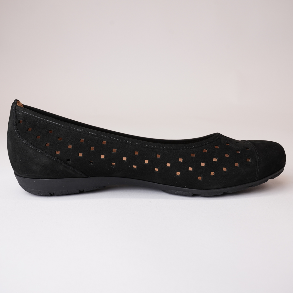 Skylar Schwarz Nubuck Ballet Flats - GABOR | Shouz