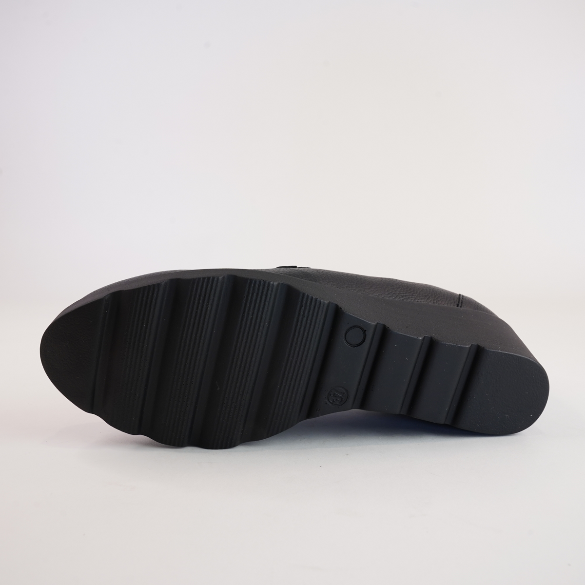 4668 Black Leather/black Patent Loafers