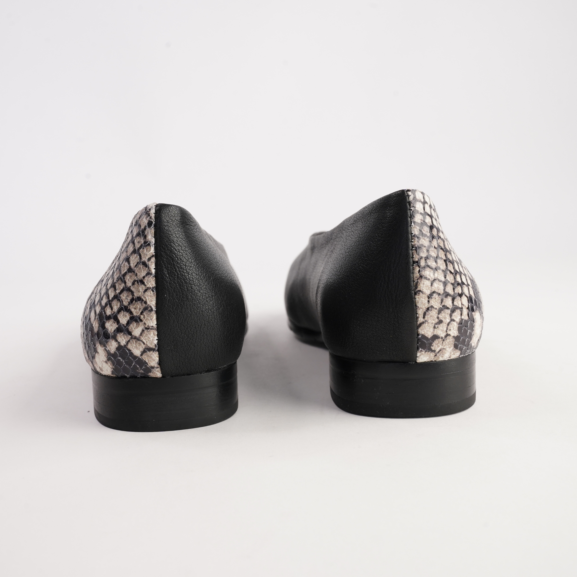 Paydes Black White Snake/ Black Leather Flats - DJANGO AND JULIETTE | Shouz