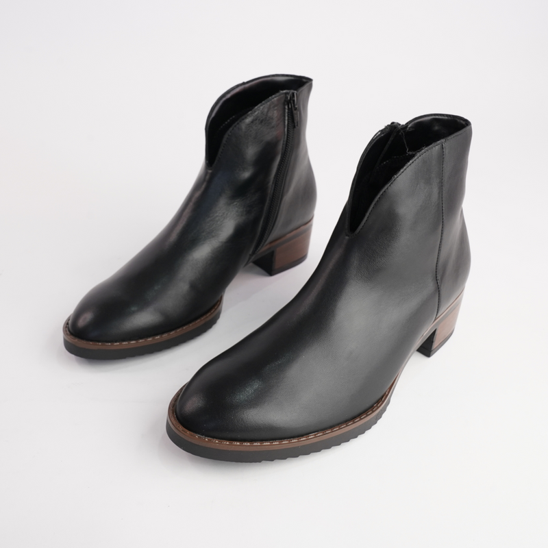 Jacky Black Leather Ankle Boots