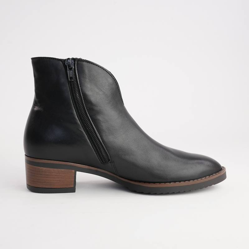 Jacky Black Leather Ankle Boots