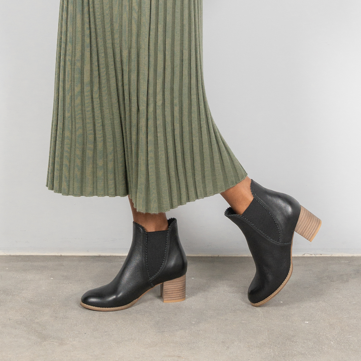 Sadore Black / Natural Leather Ankle Boots - DJANGO AND JULIETTE | Shouz