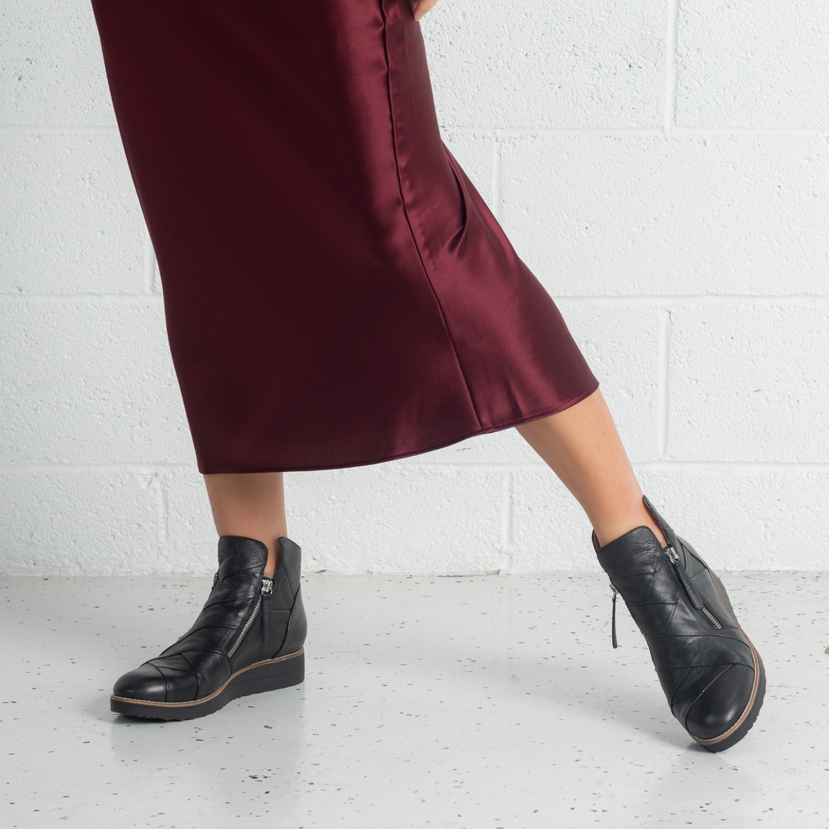 Omeah Black/ Black Leather Ankle Boots