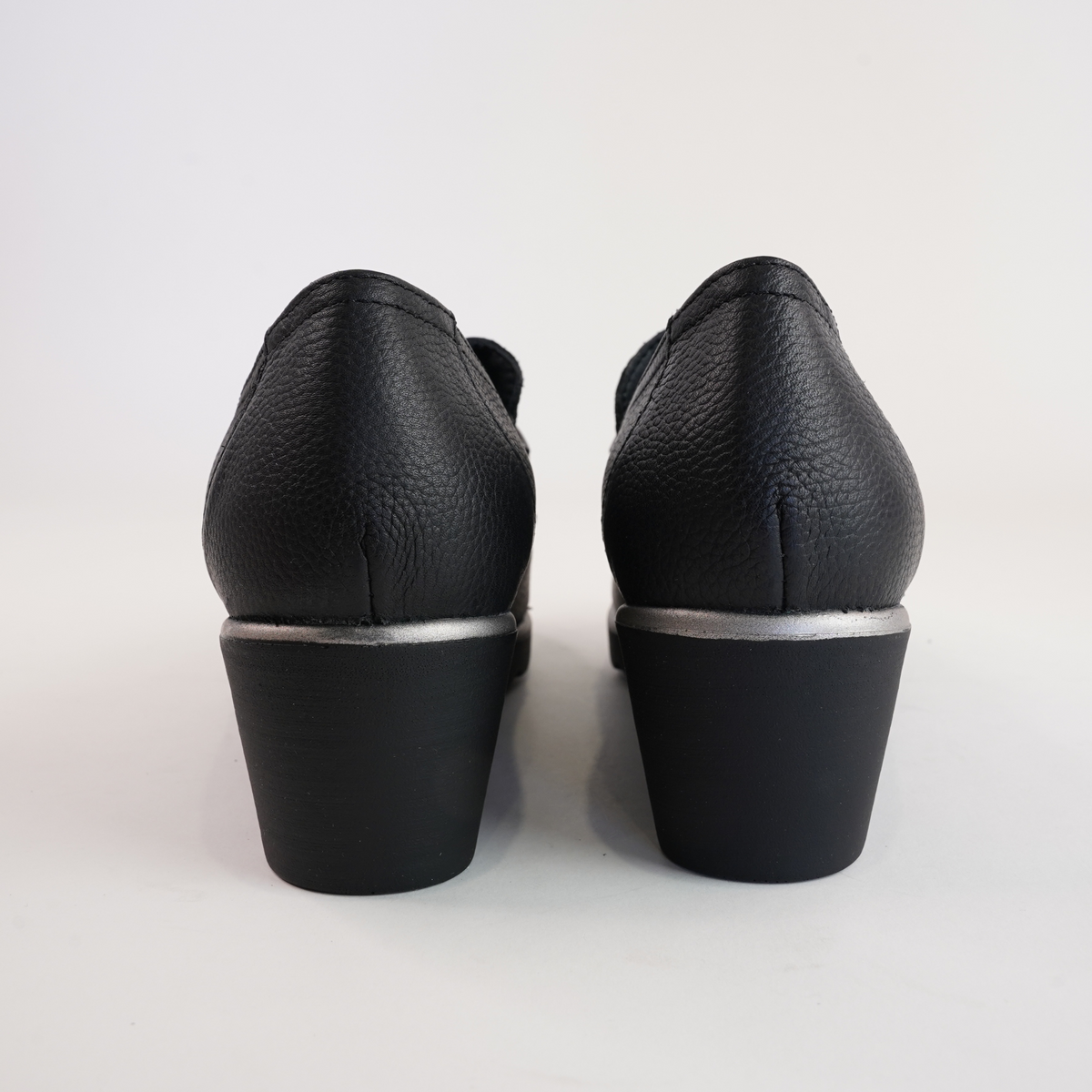 4668 Black Leather/black Patent Loafers