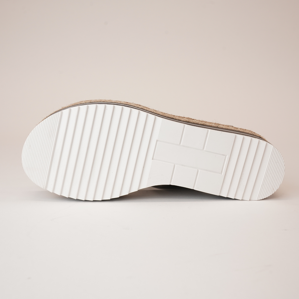 Atha Black Leather Sandals - DJANGO AND JULIETTE | Shouz