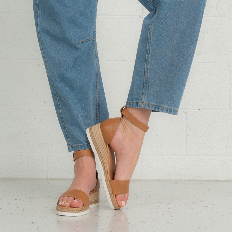 Idola Dark Tan Leather Wedges