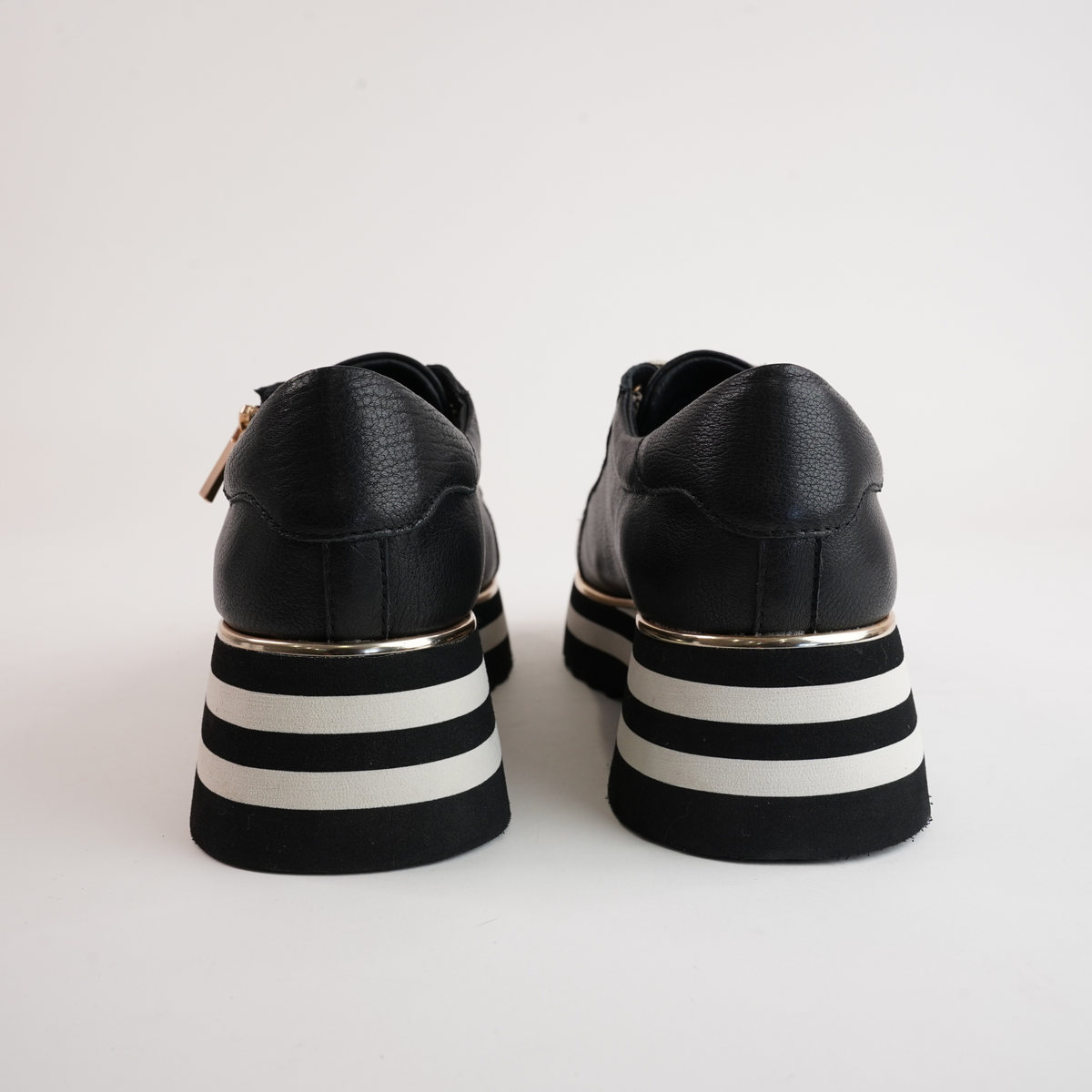 Eammes Black Leather Sneakers - DJANGO AND JULIETTE | Shouz