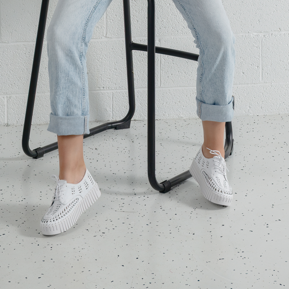 Brodies White Leather Sneakers - DJANGO AND JULIETTE | Shouz